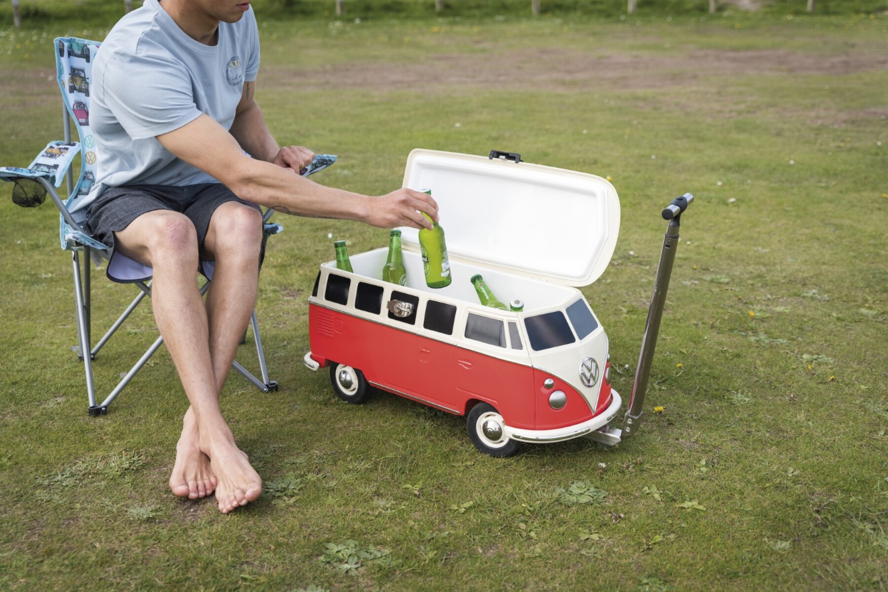 Volkswagen T1 Bus fahrbare Kühlbox - rot