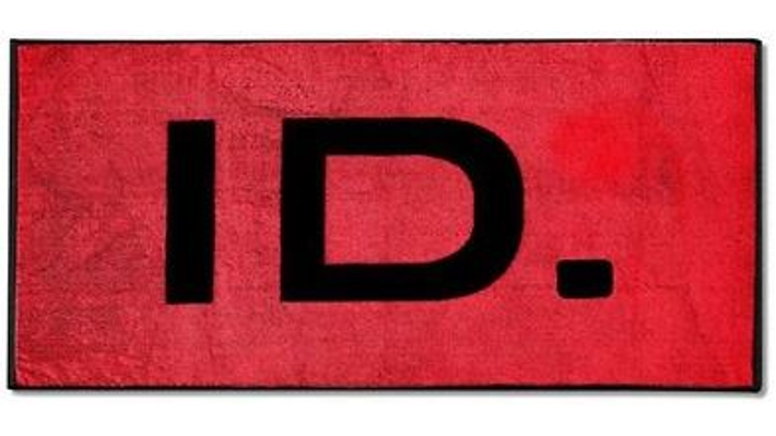 Volkswagen Handtuch aus Baumwolle mit "ID" Schriftzug, Schwarz/Rot