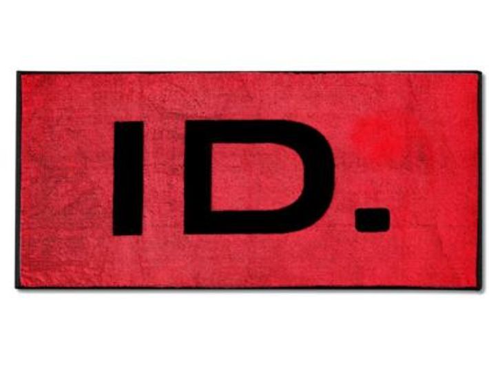 Volkswagen Handtuch aus Baumwolle mit "ID" Schriftzug, Schwarz/Rot