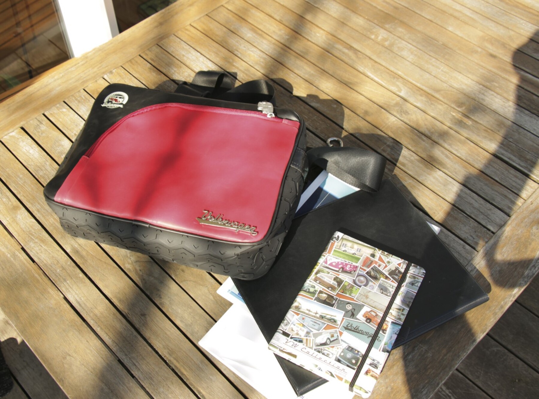 Volkswagen Schultertasche mit Reifenprofil