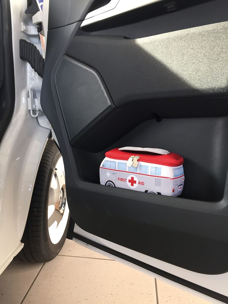 Volkswagen Bulli kleine Universal-Tasche aus Neopren inkl. Erste-Hilfe-Set
